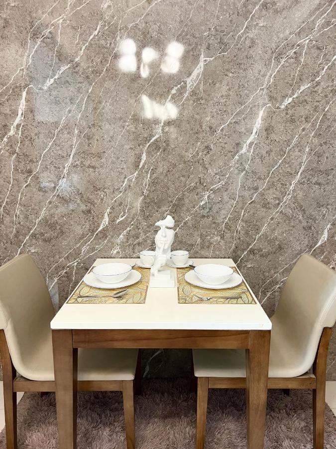 La Palazzo - Across Uptown Mall & Grand Hyatt Bgc Тагуиг Екстериор снимка