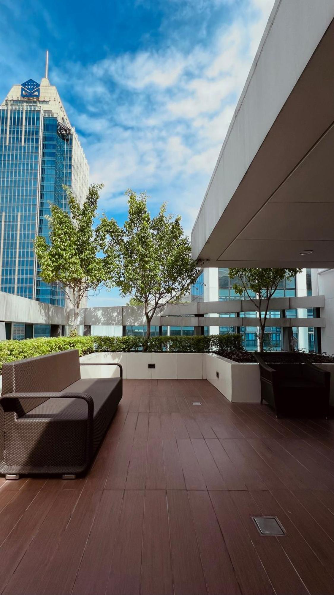 La Palazzo - Across Uptown Mall & Grand Hyatt Bgc Тагуиг Екстериор снимка